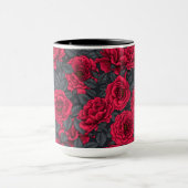 Rote Rosen mit grauen Blätter auf schwarz Tasse (Zentrum)