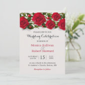Rote Rosen mit Herzen Einladung Hochzeit (Stehend Vorderseite)