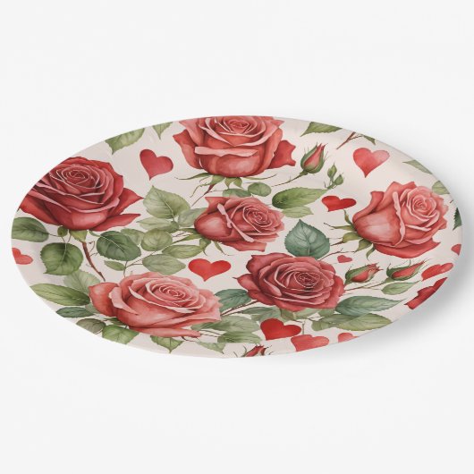 Rote Rosen mit Valentinherzen Muster Romantische Pappteller (Schrägansicht)