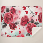 Rote Rosen mit Valentinherzen Muster Romantische Sherpadecke (Vorderseite (Horizontal))