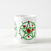 rote Rosen pentagram gothischer Weiße Kaffeetasse (Mittel)