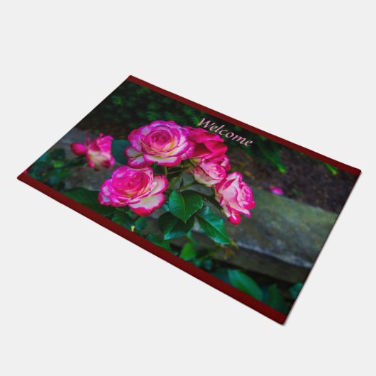 Rote Rosen Portrait Fußmatte (Schrägansicht)