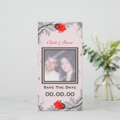 Rote Rosen Save the Date Fotokarte (Stehend Vorderseite)