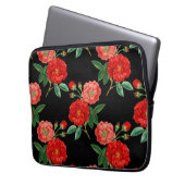 Rote Rosen, schwarzer Hintergrund, Laptopschutzhülle (Vorderseite Links)