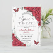 Rote Rosen Silver Butterflies Quinceanera Sweet 16 Save The Date (Stehend Vorderseite)