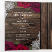 Rote Rosen & Spitzen Elegante Rustikale Holzhochze Dreifach Gefaltete Einladung (Innen Erste Seite)