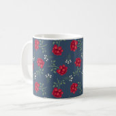 Rote Rosen über Slate Blue Oversified Calico Kaffeetasse (Vorderseite Links)