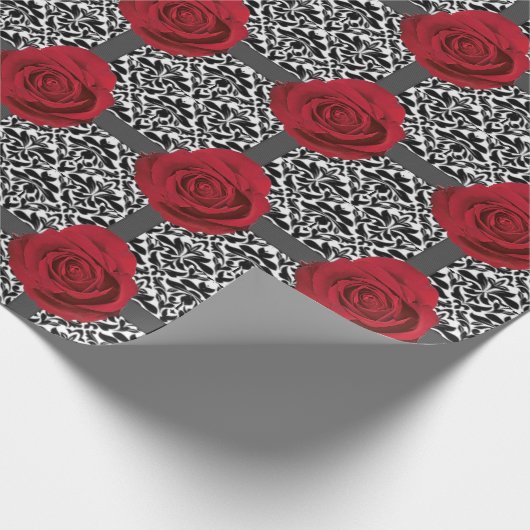 rote Rosen- und B/W-Damaskus-Papierrolle Geschenkpapier (Ecke)