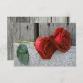 Rote Rosen und Barnwood-Hochzeit retten das Datum Save The Date (Vorne/Hinten)