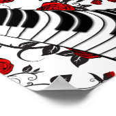 Rote Rosen und Klaviertasten, das Auge reicht! Poster (Ecke)