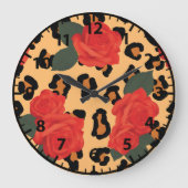 Rote Rosen und Leopardendruck Große Wanduhr (Vorderseite)