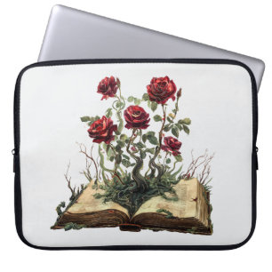 Rote Rosen und Offenes Buch Laptopschutzhülle