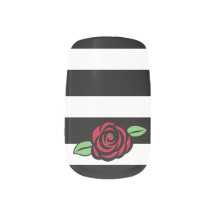 Rote Rosen und Streifen nach Kundenwunsch Nagelkun