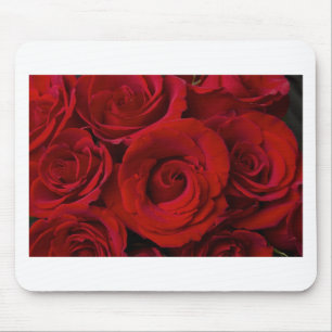 Rote Rosen und Wasser-Tropfen Mousepad