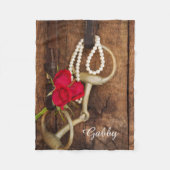 Rote Rosen und Western für Pferde und Pferde Fleecedecke (Vorderseite)