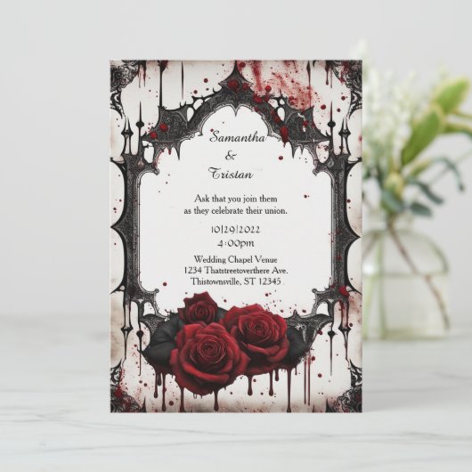 Rote Rosen Vampire Goth Wedding Einladung (Stehend Vorderseite)