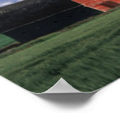 Rote Scheune auf Weizen- und Gerstenfeld in Whitma Poster (Ecke)