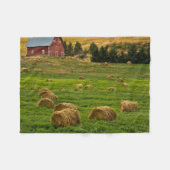 Rote Scheune, Heuballen, Albion, Palouse Bereich 2 Fleecedecke (Vorderseite (Horizontal))