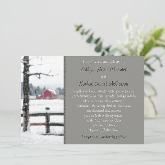 Rote Scheune im Winter Einladung zur Hochzeit (Stehend Vorderseite)