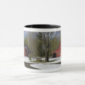 Rote Scheune im Winter Tasse (Zentrum)