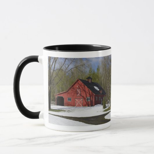 Rote Scheune im Winter Tasse (Links)