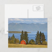 Rote Scheune sitzt am landschaftlichen Flathead La Postkarte (Vorne/Hinten)