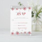 Rote Schneeflocken & graue Sterne Hochzeit RSVP Karte (Stehend Vorderseite)