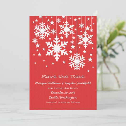 Rote Schneeflocken und Sterne Save the Date laden (Stehend Vorderseite)
