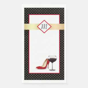 Rote Schuhe und Rotwein Serviette