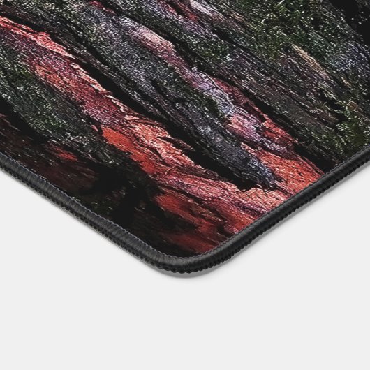 Rote schwarze Baummosse Holzrinde Monogram Schreibtischunterlage (Ecke)