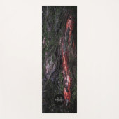 Rote schwarze Baummosse Holzrinde Monogram Yogamatte (Vorderseite)