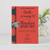 Rote Schwarze Fotografie Geburtstagsparty Einladung (Stehend Vorderseite)