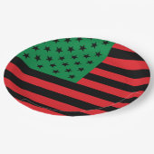 Rote Schwarze Grüne Afroamerikanische Flagge Pappteller (Schrägansicht)