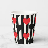 Rote schwarze Herzen auf Schwarz-weißen Streifen Pappbecher (Rückseite)