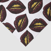 Rote schwarze Lippen und Imitat-funkelnd Seidenpapier (Ausschnitt)