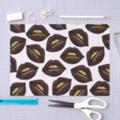 Rote schwarze Lippen und Imitat-funkelnd Seidenpapier (Handwerk)