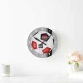 Rote schwarze Mannschaft Farben Varianzstreifen Fu Runde Wanduhr (Zuhause)