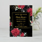 Rote Schwarze Rose Blumenquinceanera Save the Date Folieneinladung (Stehend vorne)