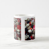 Rote schwarze und silberne Knopf-Collage Kaffeetasse (Mittel)