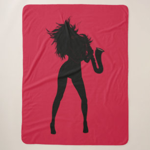 Rote Sherpa-Decke mit Saxophon spielender Frau Sherpadecke