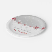 Rote, silbergraue Schneeflocke Moderne Hochzeit Pappteller (Schrägansicht)