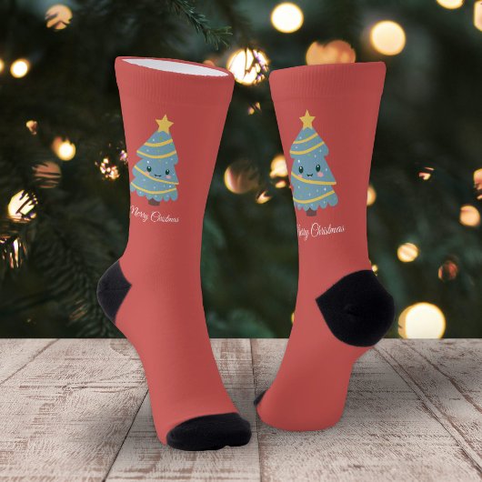 Rote Socken mit Kawaii-Weihnachtsbaum