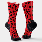 Rote Socken mit schwarzen Paw-Prints (Gewinkelt)