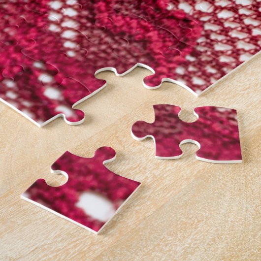 Rote Spitze: elastischer Jacquardtextil. Puzzle (Seite)