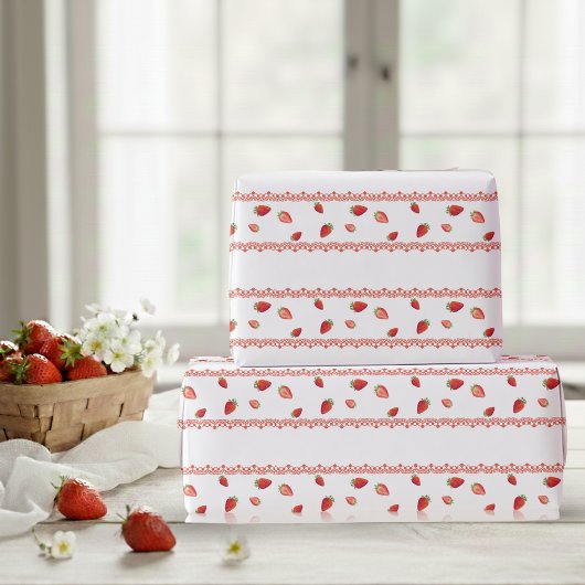 Rote Spitzen-Beere Erster Geburtstag  Geschenkpapier