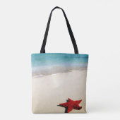 Rote Starfish auf weißem Sand-Strand Tasche (Rückseite)