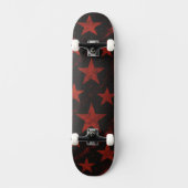 Rote Sterne schwarzer Hintergrund Grunge Skateboard (Vorderseite)