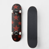 Rote Sterne schwarzer Hintergrund Grunge Skateboard (Vorderseite)