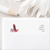 Rote Stiletto Schuhe und Lilien-Rückgabezeichen (Insitu)