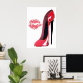 Rote Stiletto Schuhe und rote Lippen Poster (Heimbüro)